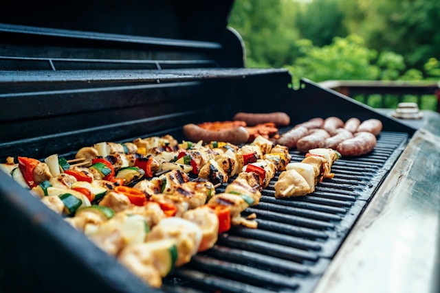 Offset smoker vs kamado grill